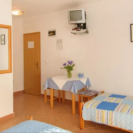 House Ritosa, For Max 8 Persons Area Porec